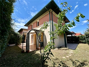 maison-villa à la location -   31100  TOULOUSE, surface 90 m2 location maison-villa - APR704207